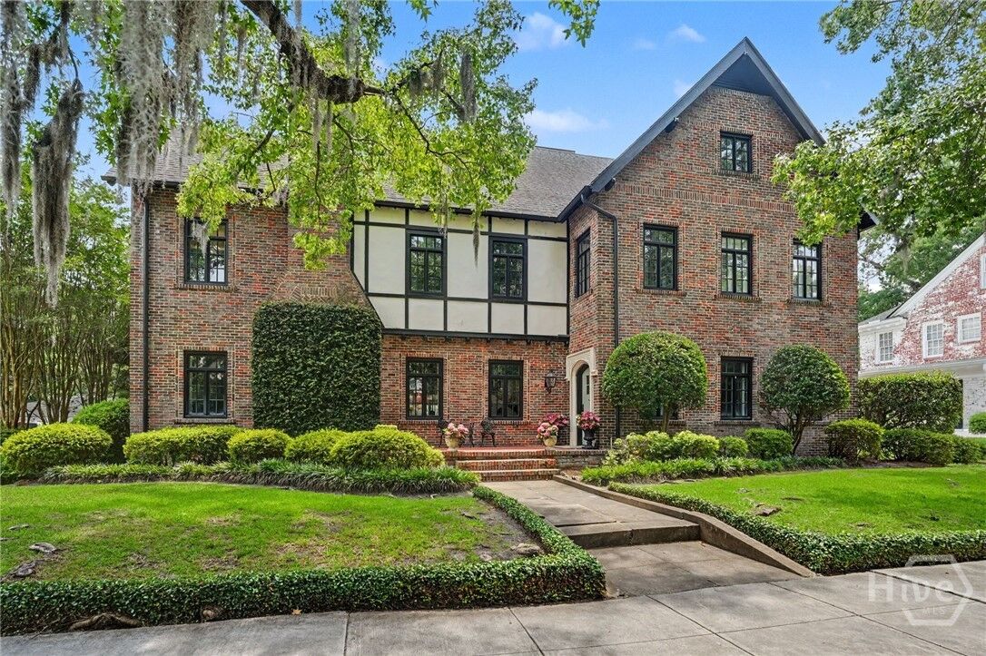 Property Photo:  27 E 49th Street  GA 31405 
