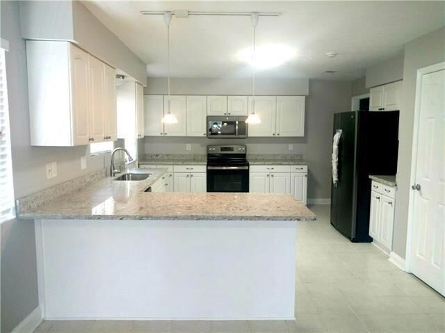 Property Photo:  916 Ridgewood Drive  LA 70001 