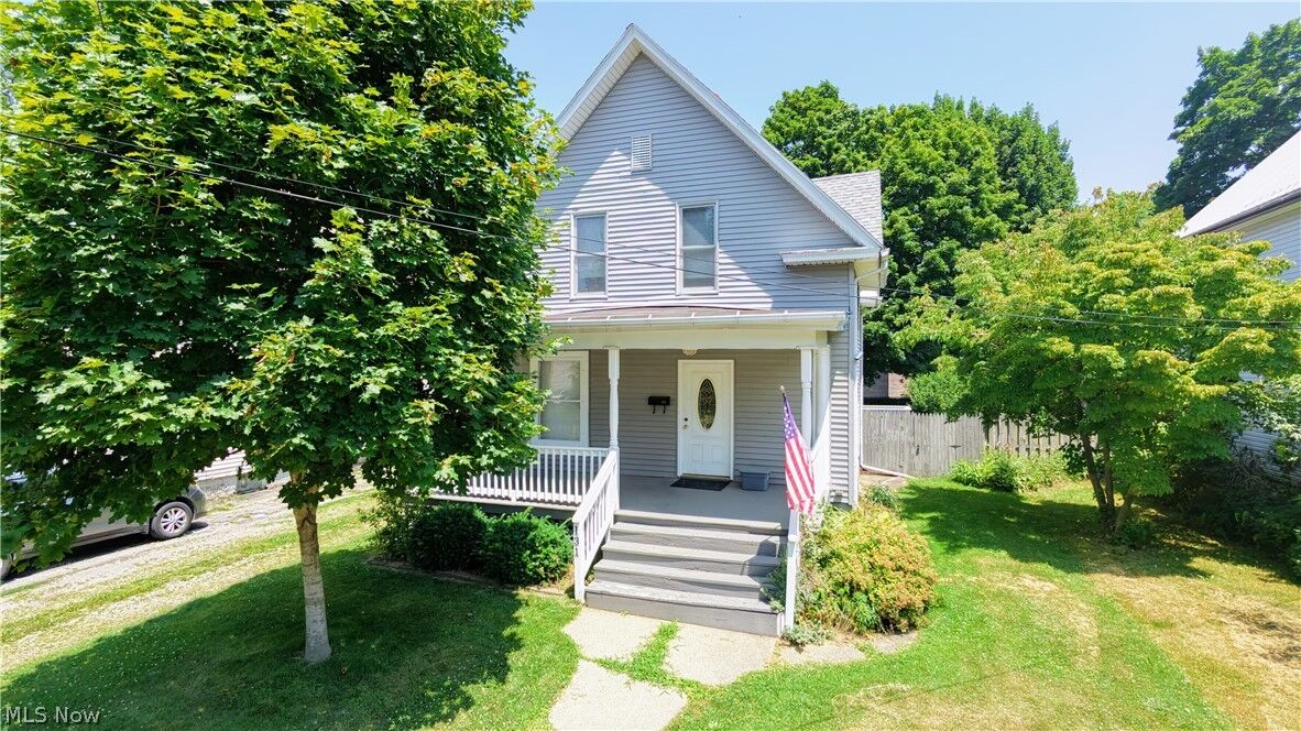Property Photo:  131 Grove Drive  OH 44004 