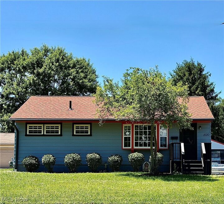 Property Photo:  1520 Gypsy Lane  OH 44446 