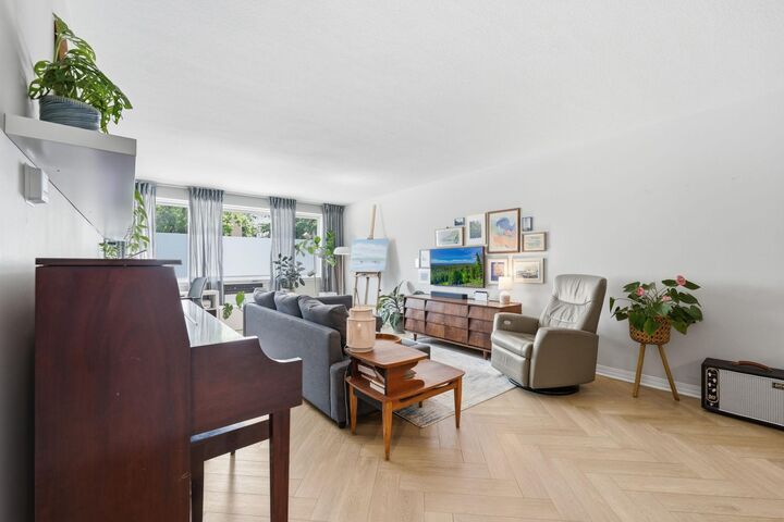 Property Photo: 2700 W 44th Street 114 MN 55410