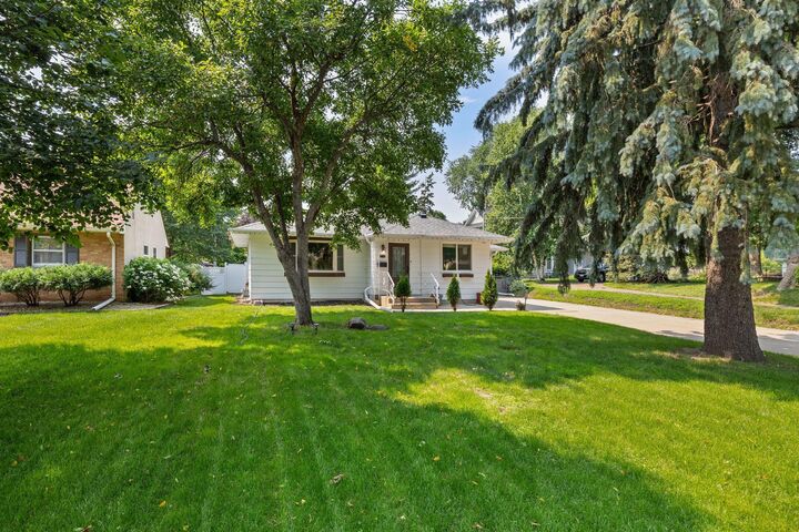 Property Photo:  2812 30th Avenue NE  MN 55418 