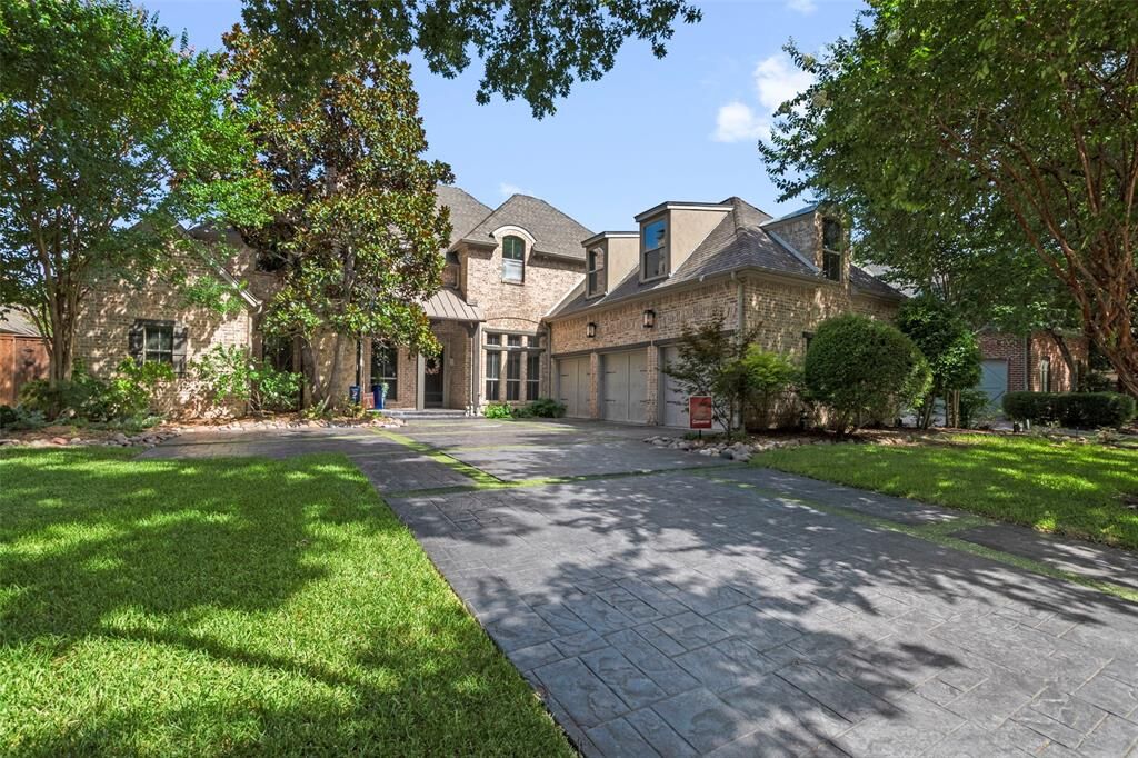 Property Photo: 726 Armstrong Boulevard TX 75019