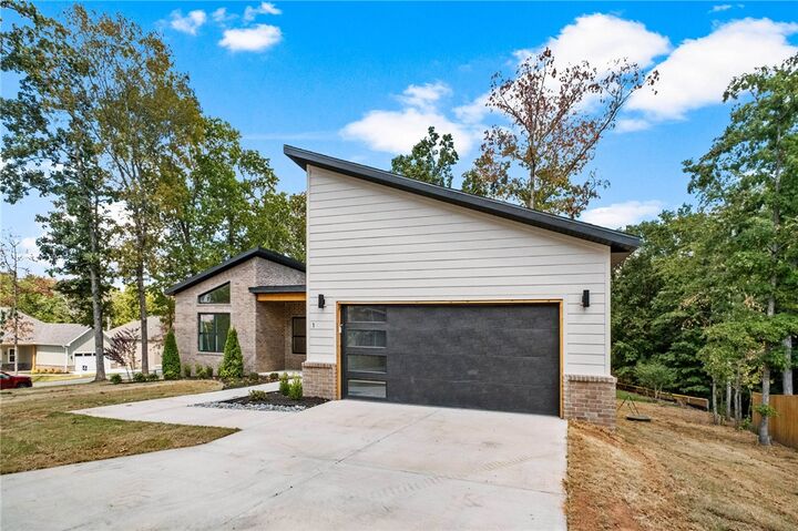 Property Photo:  1 Frekleton Lane  AR 72714 