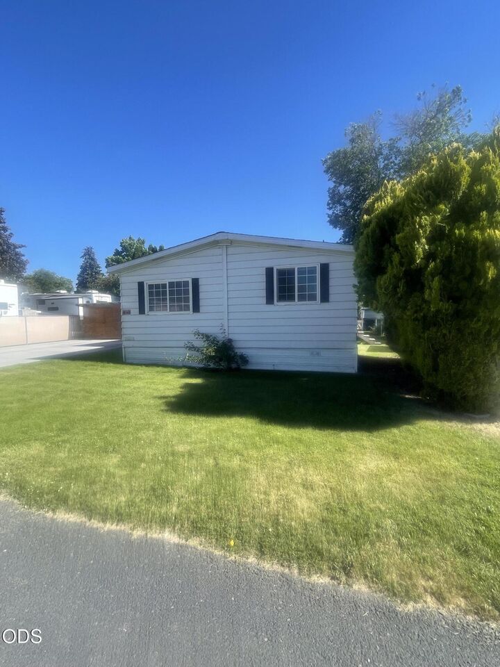 Property Photo: 3415 Crest Street 18 OR 97603