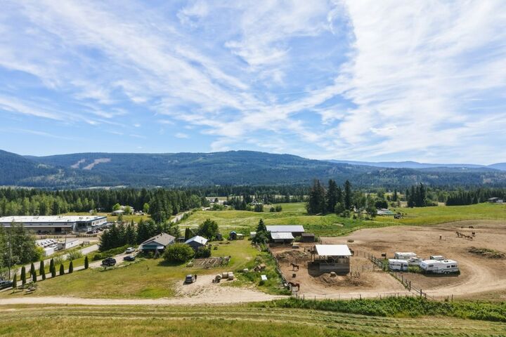 Property Photo: 3580 20 Avenue SE BC V1E 1X9