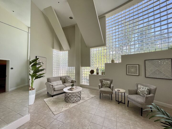 Property Photo:  1 Loring Ave 207  MA 01907 