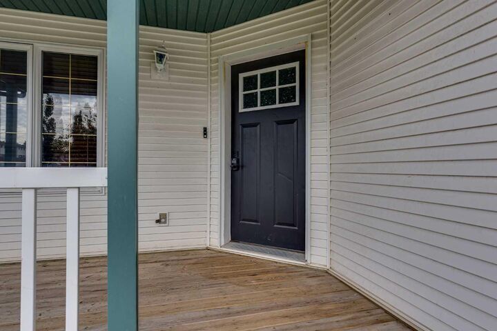 Property Photo:  64 Addington Drive  AB T4R 2Y4 
