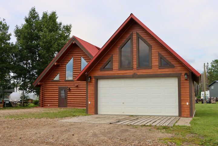 Property Photo: 71127 Range Road 234 112 AB T0H 3N0