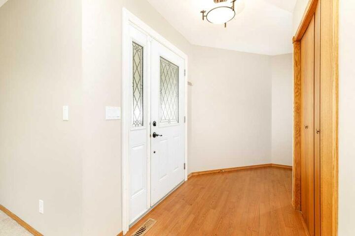 Property Photo:  6 Densmore Crescent  AB T4R 2L8 
