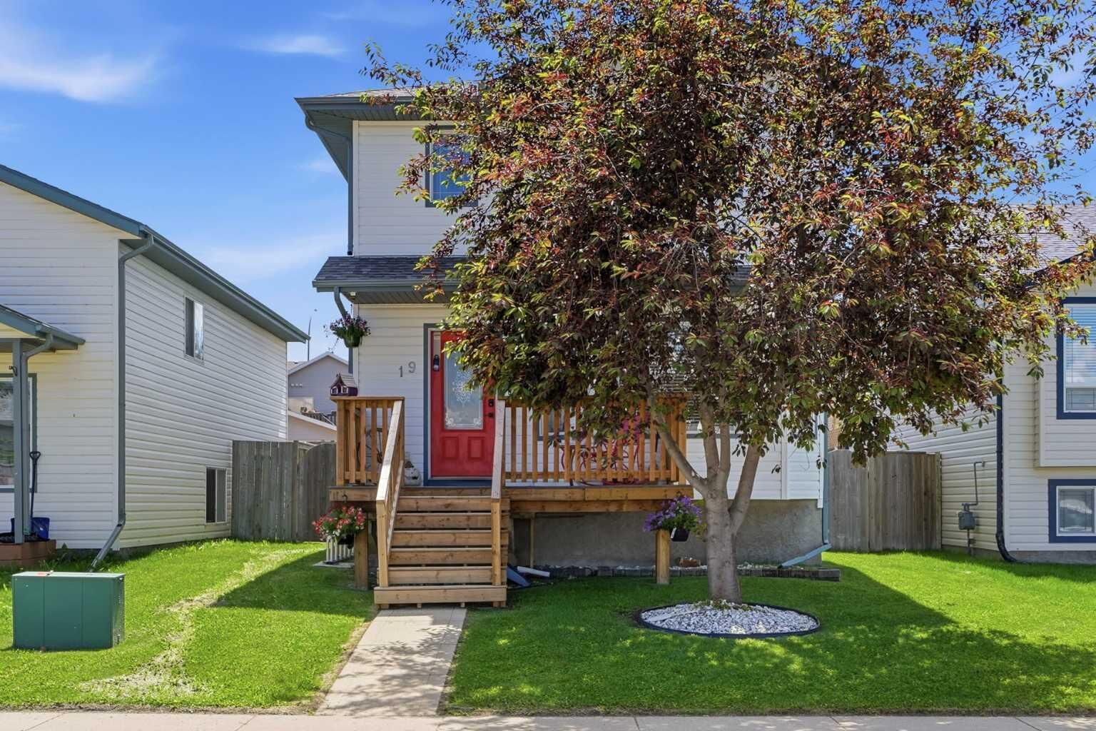 Property Photo: 19 Fenwood Close AB T4S 2K4