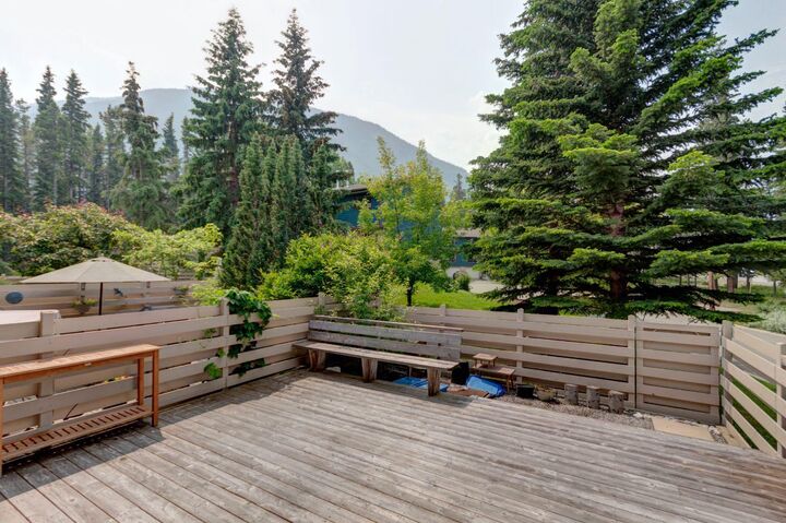 Property Photo:  109 Nahanni Drive  AB T1L 1C2 