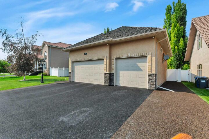 Property Photo:  26 Alexander Crescent  AB T4R 2X2 