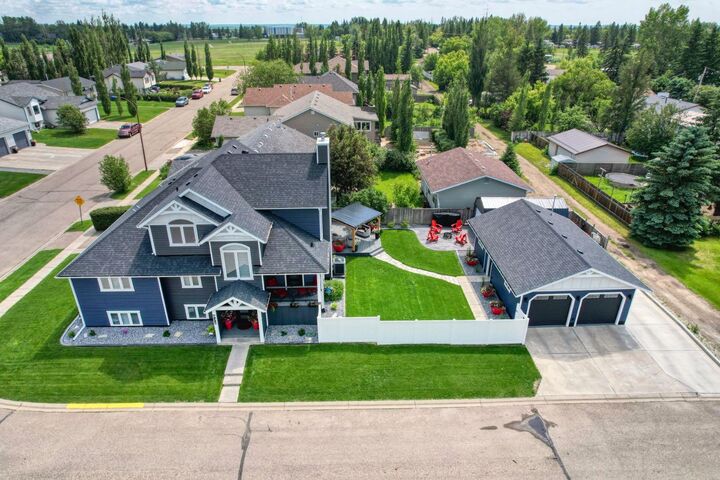 833 10 Avenue NE — photo 1