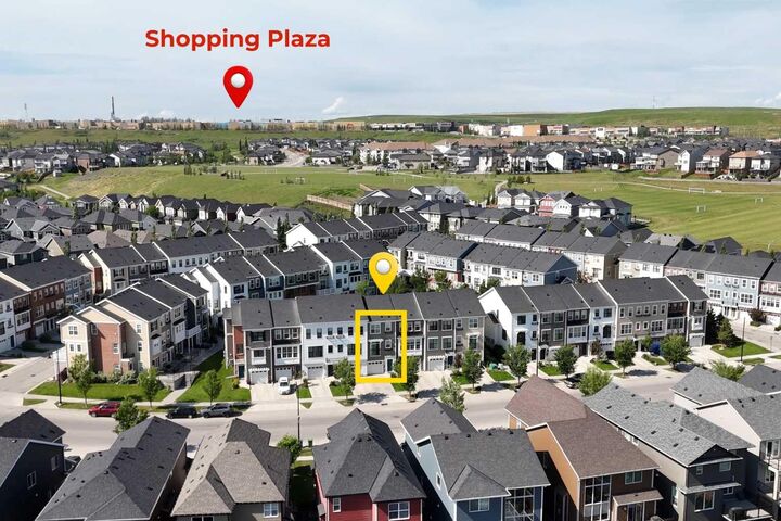 Property Photo:  575 Sherwood Boulevard NW  AB T3R 0X1 