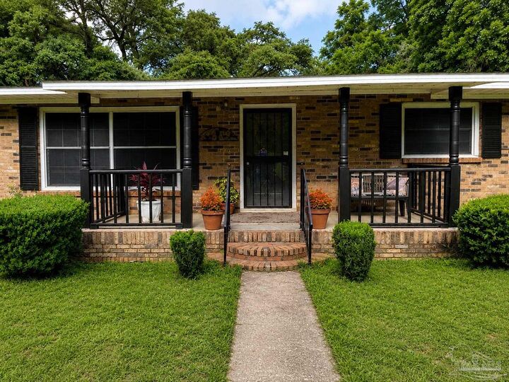 Property Photo: 6770 N Hwy 87 FL 32570