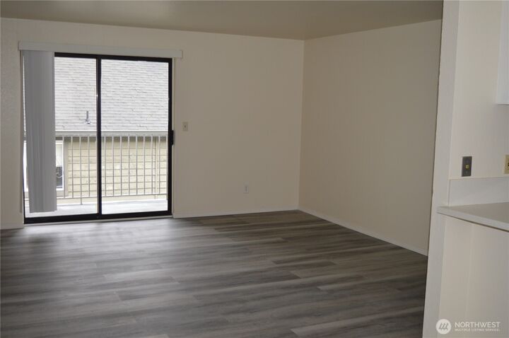 Property Photo: 929 N 105th Street B WA 98133