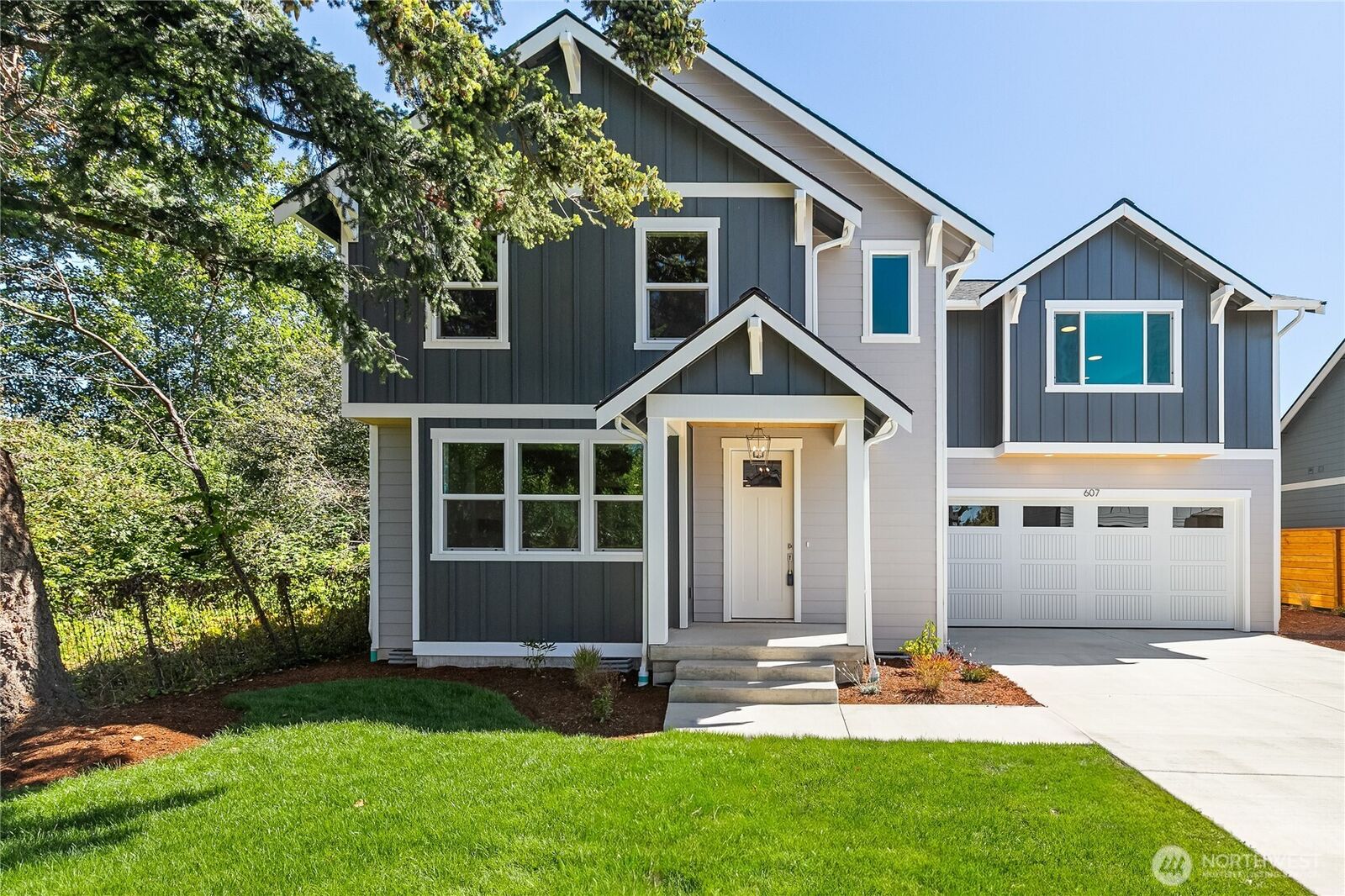Property Photo:  607  Illinois Street  WA 98225 