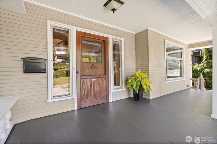 Property Photo:  938  18th Avenue E  WA 98112 