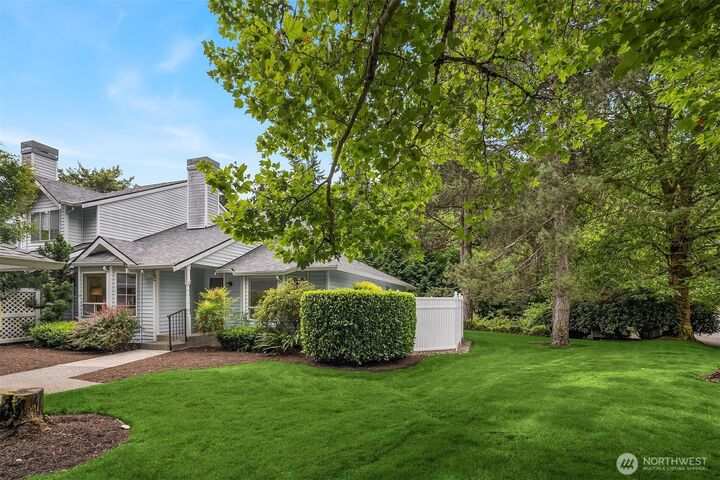 Property Photo:  14301 SE 42nd Lane  WA 98006 