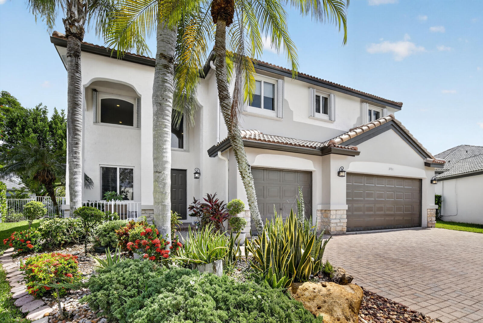 Property Photo:  3701 Condor Court  FL 33331 
