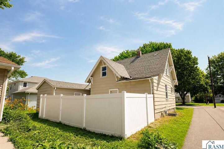 Property Photo:  192 Long Street  MN 56001 