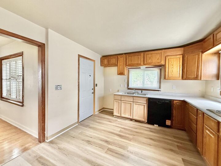 Property Photo: 922 Farwell Street WI 53511