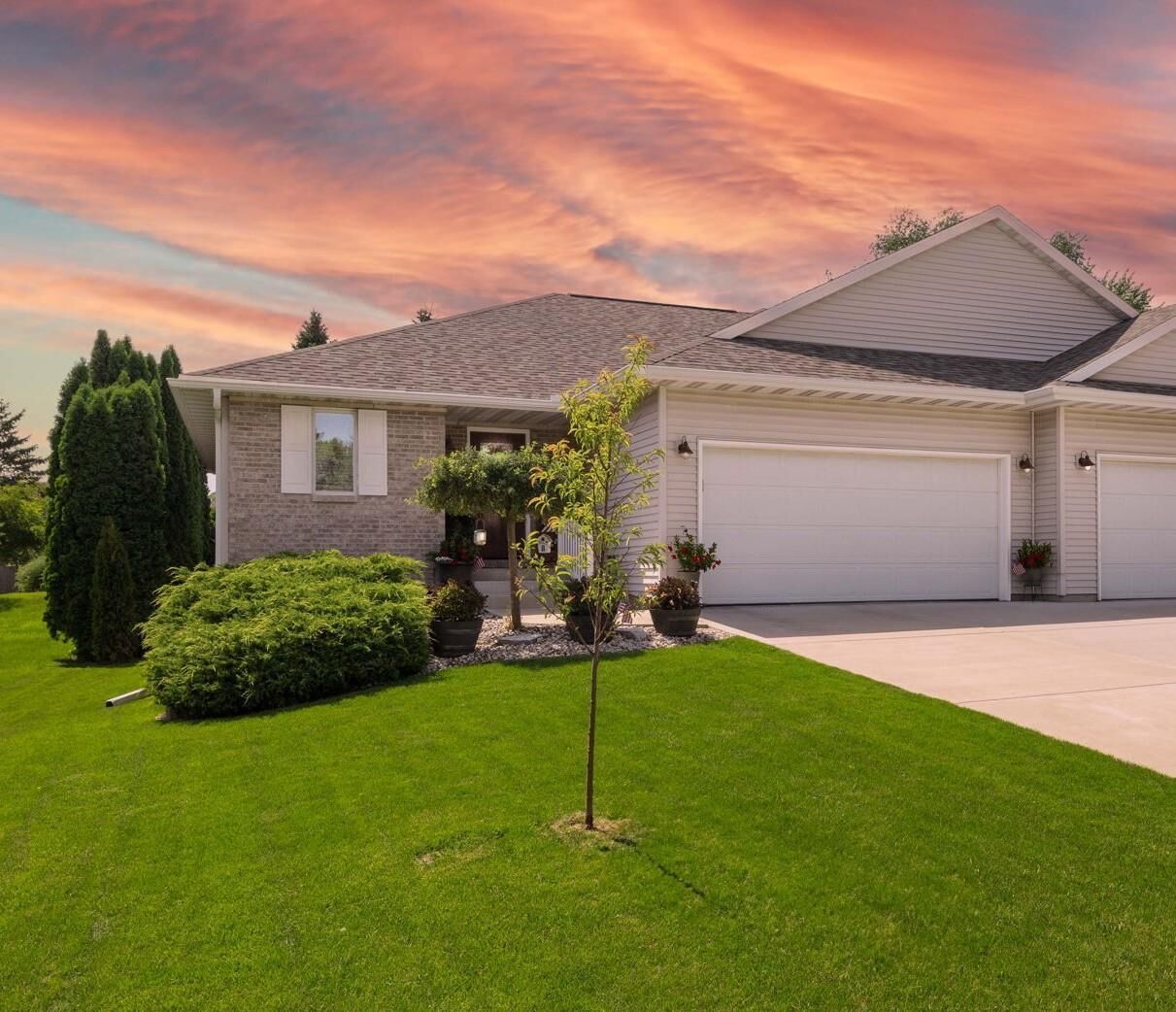 Property Photo: 1043 N Wuthering Hills Drive WI 53546