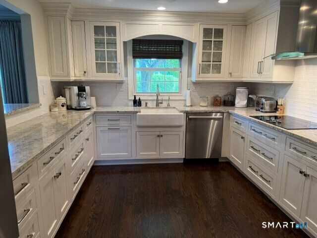 Property Photo:  123 Richmond Hill Road 9  CT 06840 