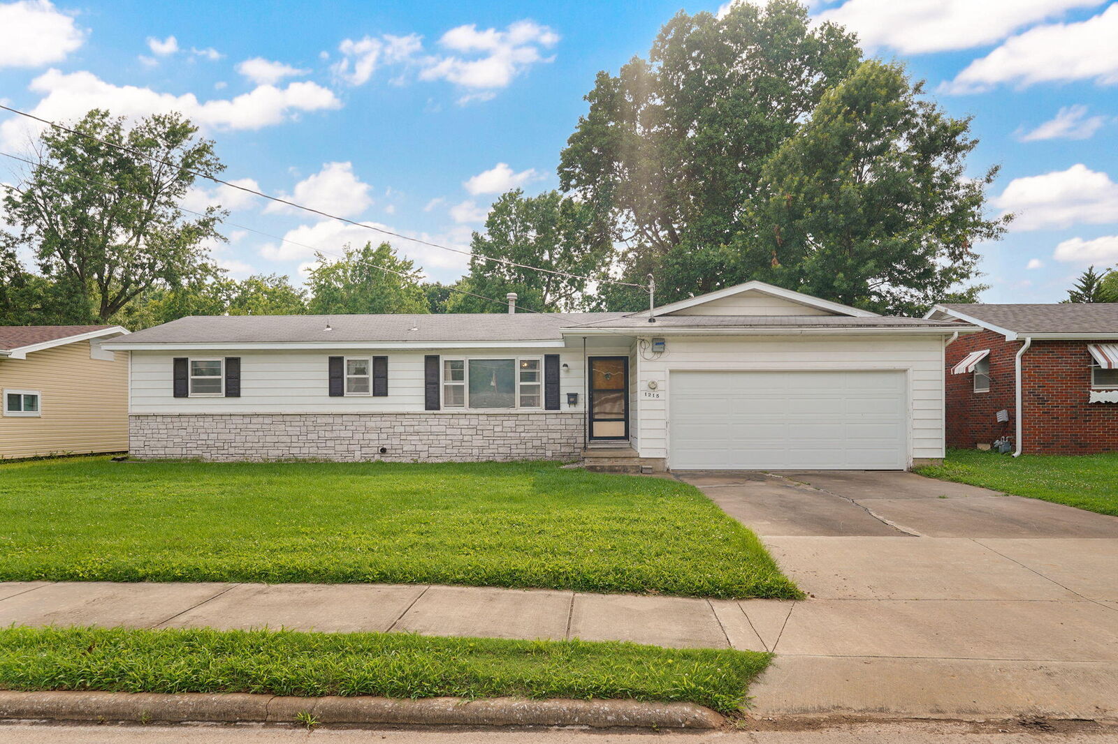 Property Photo:  1215 S Airwood Drive  MO 65804 