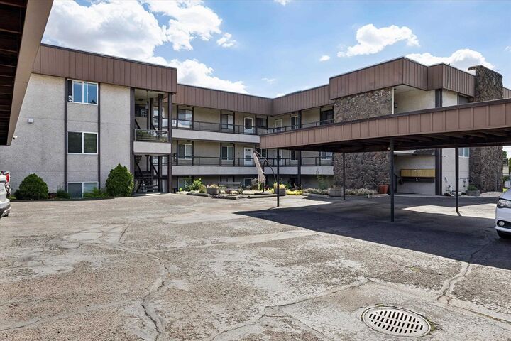 Property Photo:  935 W Glass Ave 202  WA 99205 