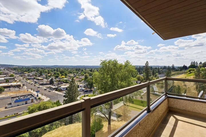 Property Photo:  935 W Glass Ave 202  WA 99205 