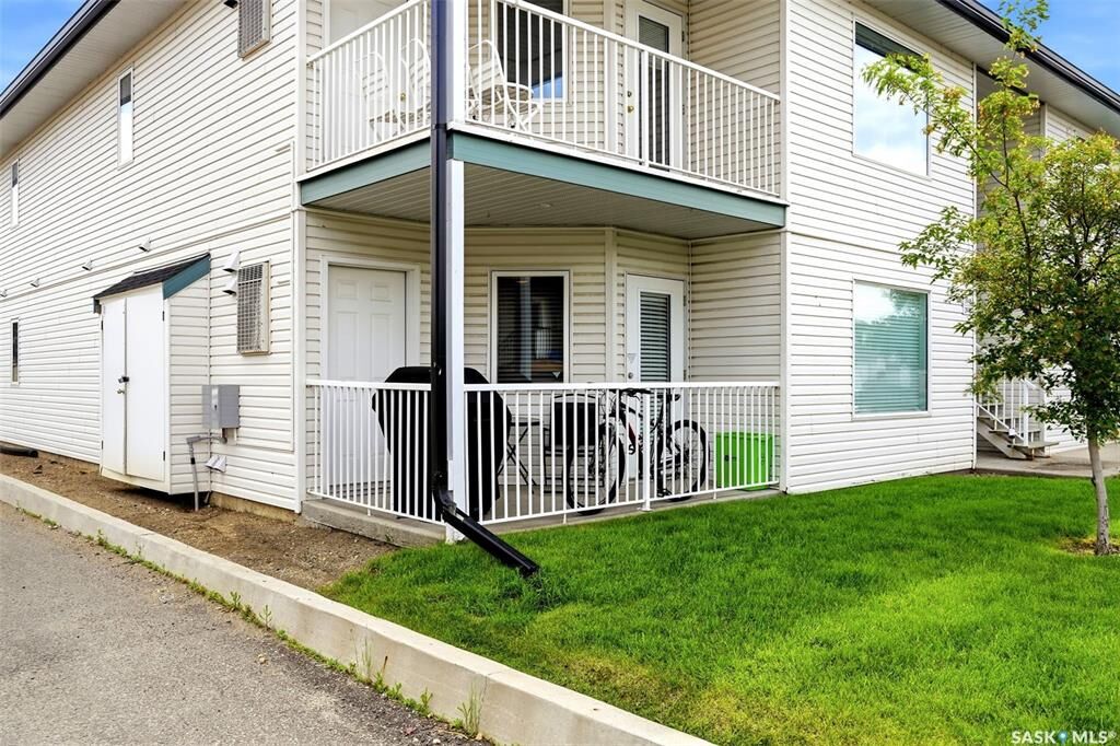 Property Photo:  3940 7th Avenue E  SK S4N 7K8 