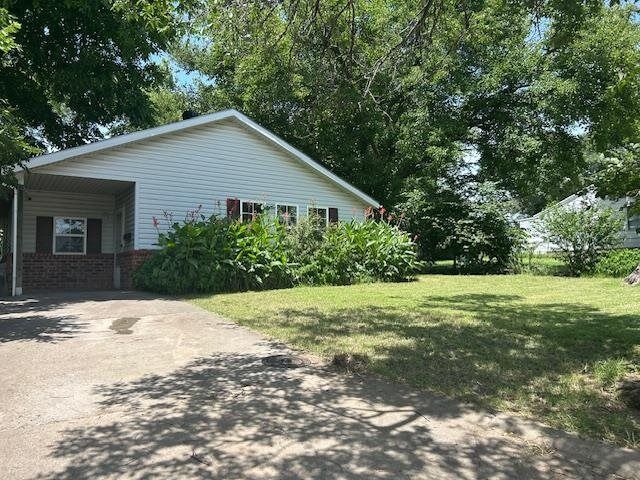 Property Photo:  1618 S 10th Street  OK 74601 