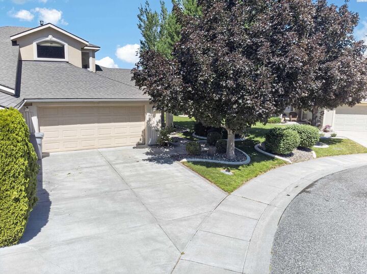 Property Photo:  3526 Waterford St  WA 99352 