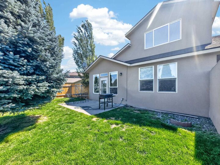 Property Photo:  3526 Waterford St  WA 99352 
