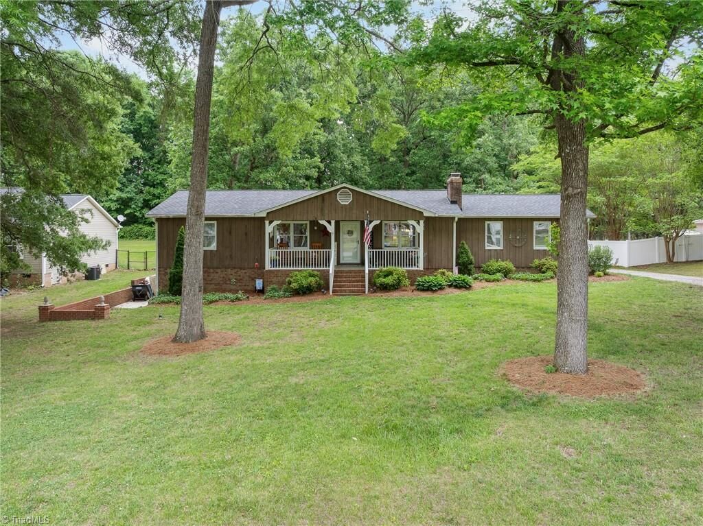 Property Photo: 1025 Springwood Lane NC 27263