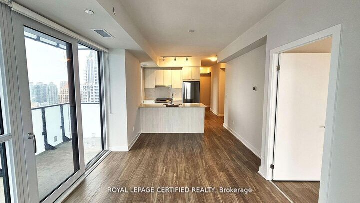 Property Photo: 430 Square One Drive 3011 ON L5B 0L6