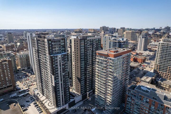 180 George Street 1703 — photo 1
