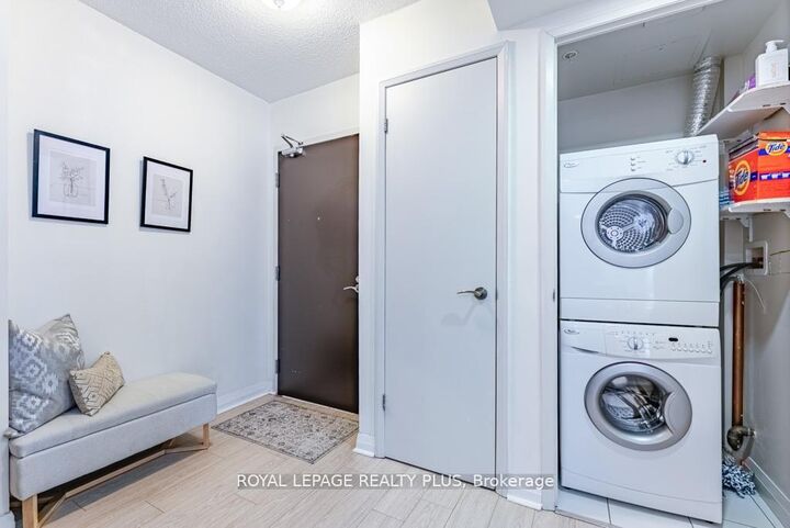 Property Photo: 5 Valhalla Inn Road 2504 ON M9B 1S9
