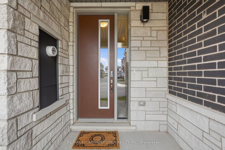 Property Photo:  4045 Saida Street  ON L5M 2S8 