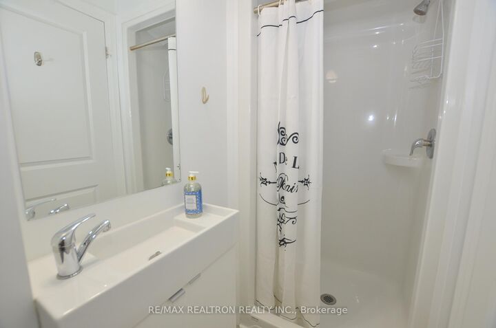 Property Photo: 1900 Simcoe Street N 716 ON L1G 4Y3