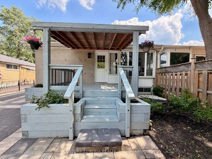 Property Photo:  301 Axminster Drive  ON L4C 2W3 
