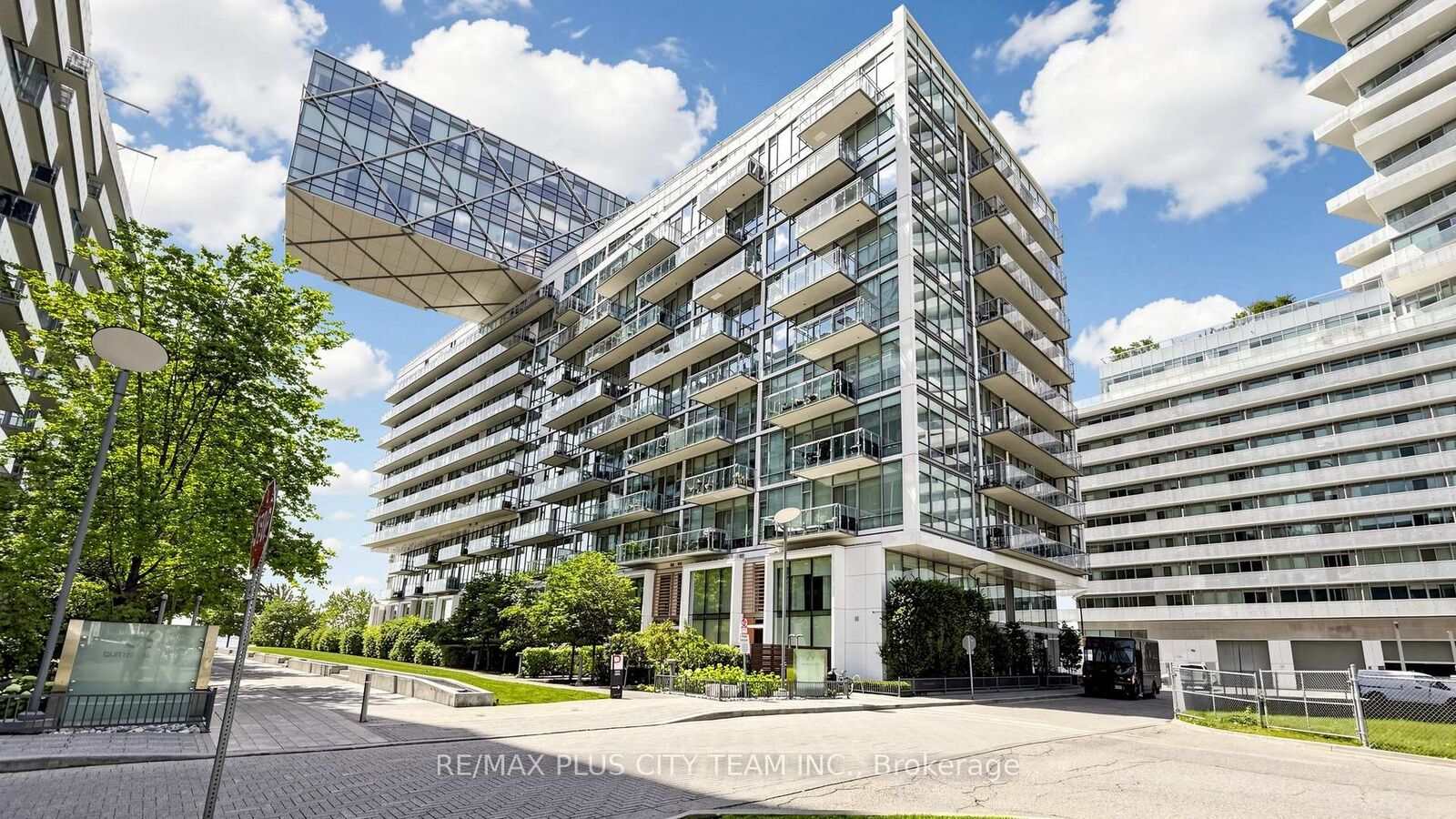 Property Photo: 29 Queens Quay E Th122 ON M5E 0A5