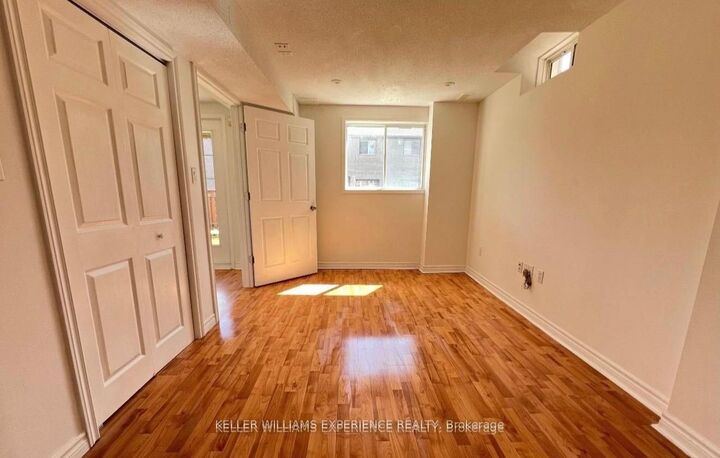 Photo de la propriété:  44 Alpine Crescent Bsmt  ON L4S 1W4 