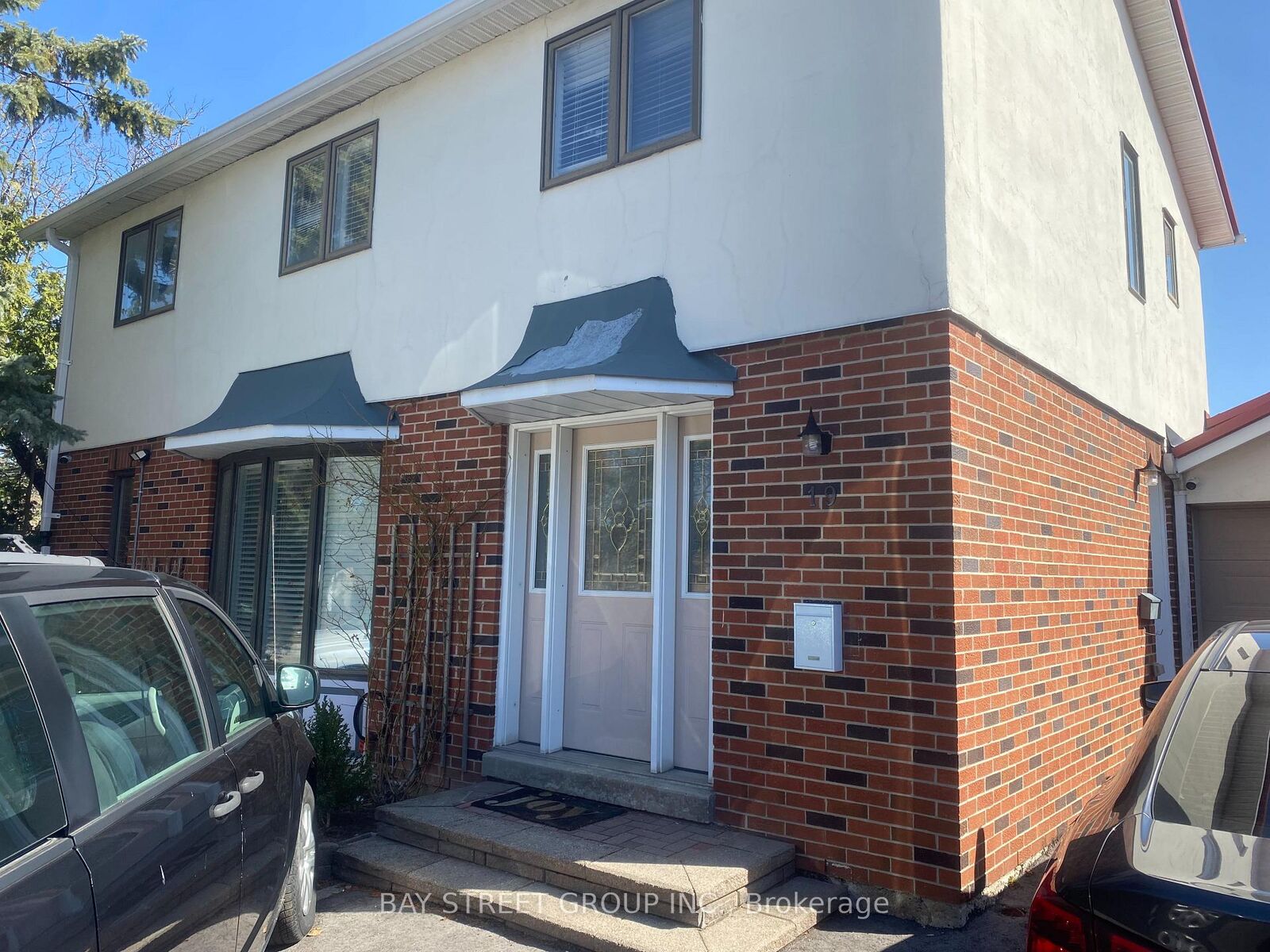 Property Photo:  19 Dunsfold Drive 3  ON M1B 1T5 