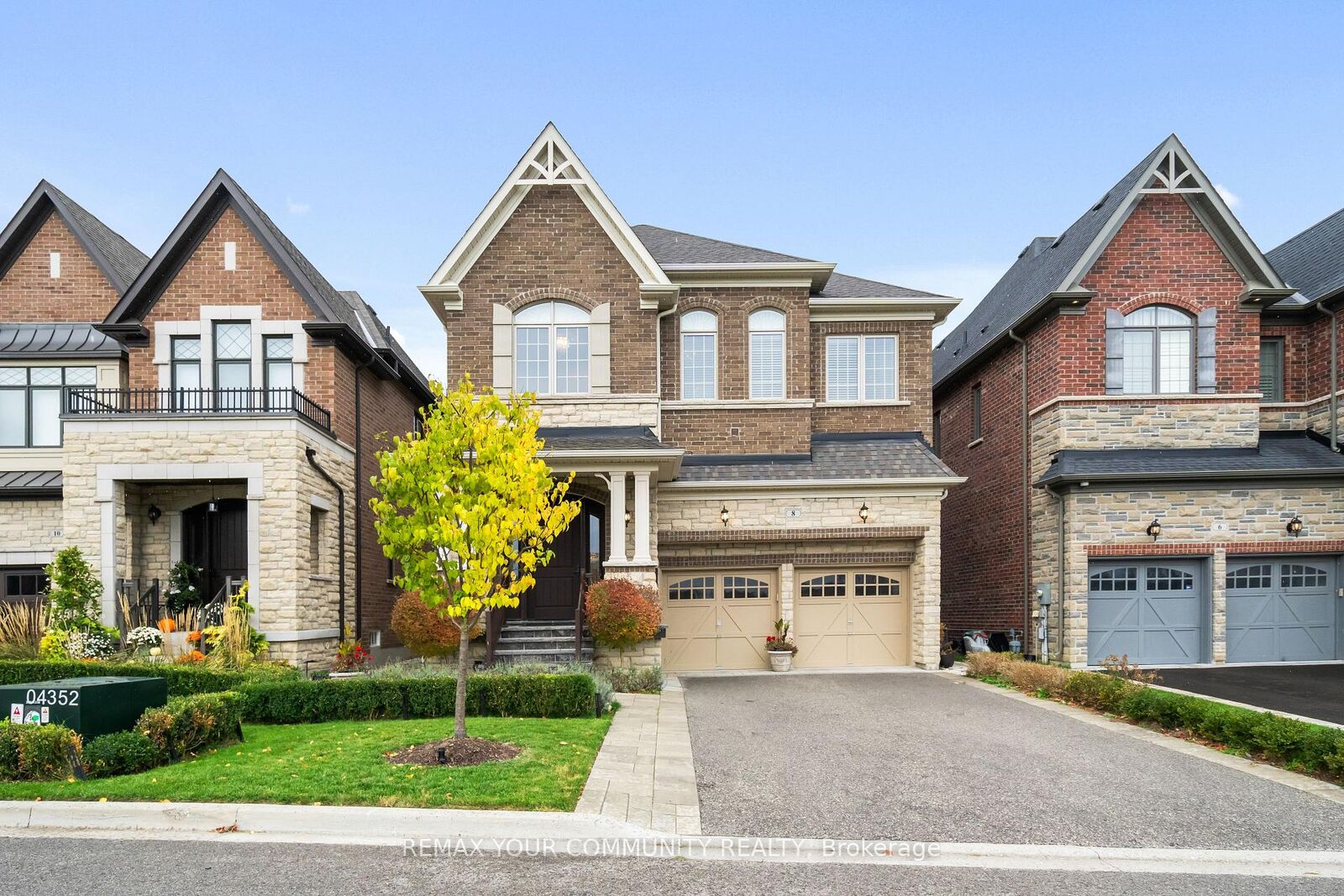 Property Photo: 8 King Boulevard ON L7B 0P4
