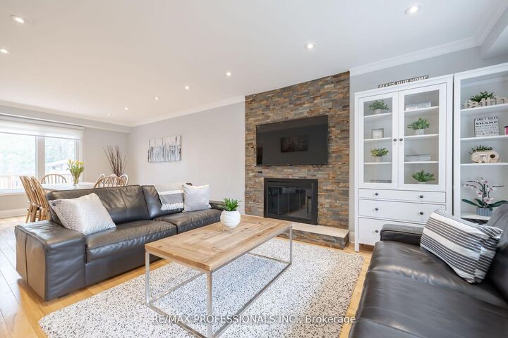 Property Photo:  4199 Gayling Gardens  ON L5L 1Z8 
