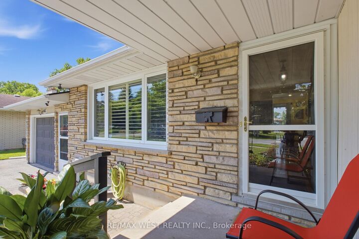 Property Photo: 453 Leonard Avenue ON L3C 3A2