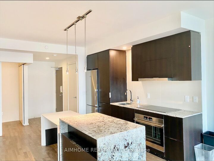 Property Photo:  1 Bloor Street E 4008  ON M4W 1A9 